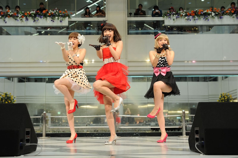 東京・池袋サンシャインシティでフリーライブを行ったMスリー。