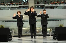 学ランに着替えたMスリー。