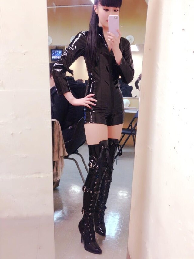 第2部のための衣装を着た浜崎容子。