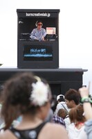 「burnエナジーモービル」でDJを披露する☆Taku Takahashi。（写真提供：MTV JAPAN）