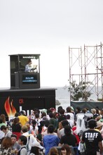 「burnエナジーモービル」でDJを披露する☆Taku Takahashi。（写真提供：MTV JAPAN）