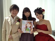 沢井美空（写真中央）と新郎新婦の記念写真。