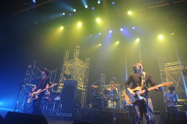 back number、渋公ワンマンで初武道館ライブを告知 - 音楽ナタリー