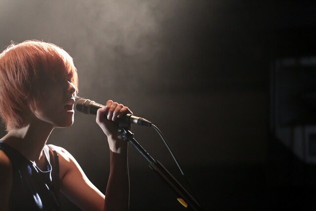 3月28日の東京・WWW公演「ドライ・バニラアイス」の様子。