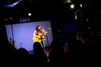 3月30日に東京・下北沢LOFTで行われた「miwa special live at 下北沢ロフト」の様子。