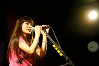 3月30日に東京・下北沢LOFTで行われた「miwa special live at 下北沢ロフト」の様子。
