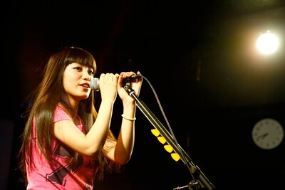 3月30日に東京・下北沢LOFTで行われた「miwa special live at 下北沢ロフト」の様子。