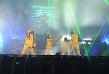 ももいろクローバーZ JAPAN TOUR 2013「5TH DIMENSION」2013年3月30日北海きたえーる公演の様子。