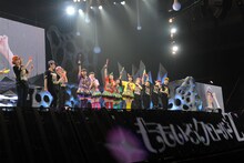 ももいろクローバーZ JAPAN TOUR 2013「5TH DIMENSION」2013年3月30日北海きたえーる公演の様子。