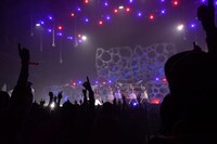 ももいろクローバーZ JAPAN TOUR 2013「5TH DIMENSION」2013年3月30日北海きたえーる公演の様子。