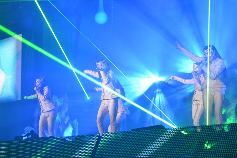 ももいろクローバーZ JAPAN TOUR 2013「5TH DIMENSION」2013年3月30日北海きたえーる公演の様子。