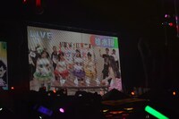 ももいろクローバーZ JAPAN TOUR 2013「5TH DIMENSION」2013年3月30日北海きたえーる公演の様子。