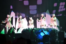 ももいろクローバーZ JAPAN TOUR 2013「5TH DIMENSION」2013年3月12日大阪城ホールの様子。