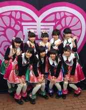 私立恵比寿中学（写真は昨日のワンマンライブ前に実施された囲み取材の様子）