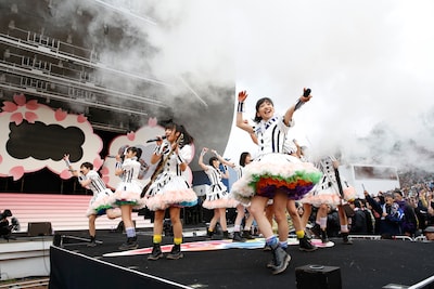 「私立恵比寿中学 よみうりランド ワンマン学芸会『狂い咲きエビィーロード～終わりなき進級～』」の様子。