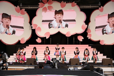 新曲「禁断のカルマ」初披露シーン。