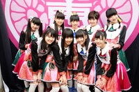 ライブ前に行われた記者会見の様子。