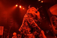 HIKARU.（Vo）（撮影：江隈麗志）