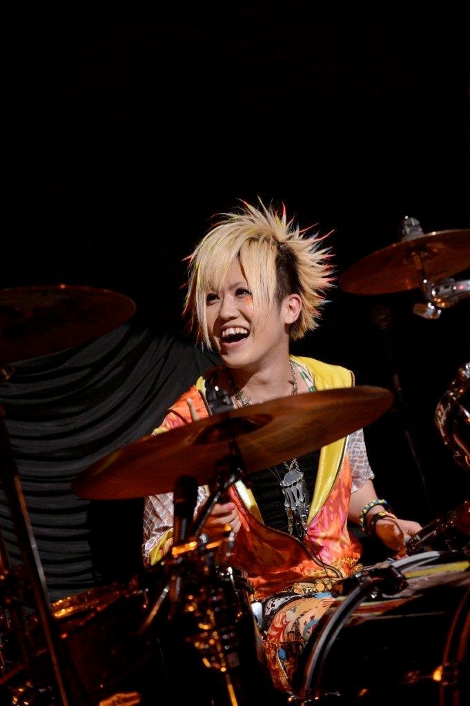 Takeshi（Dr）（撮影：江隈麗志）