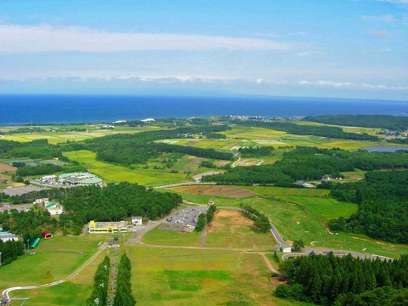 「AOMORI ROCK FESTIVAL -夏の魔物-」の会場となる青森・夜越山スキー場。