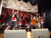 miwa×ももいろクローバーZによる「ヒカリへ」の模様。