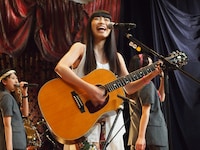 miwa×ももいろクローバーZによる「ヒカリへ」の模様。