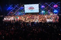 昨年8月に開催された「TOKYO IDOL FESTIVAL 2012」エンディングの様子。