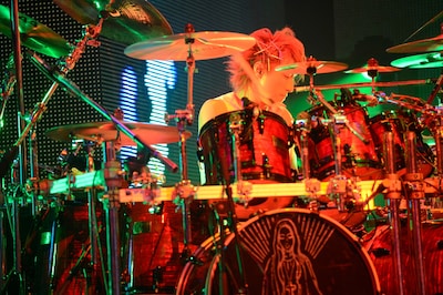 SATOち（Dr）（撮影：緒車寿一）