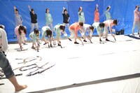 3月下旬、都内で行われた書道パフォーマンスの練習風景。