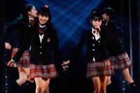 杉本愛莉鈴と佐藤日向（左から）。