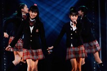 杉本愛莉鈴と佐藤日向（左から）。