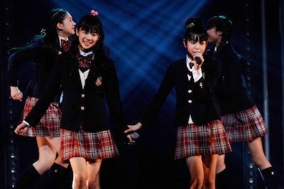 杉本愛莉鈴と佐藤日向（左から）。