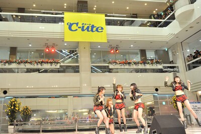 本日4月3日に行われた℃-ute「Crazy 完全な大人」リリースイベントの様子。