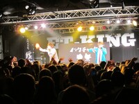 3月27日に行われた米子公演のステージに立つノックチャック。