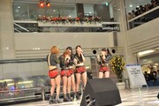 武道館公演が発表され涙ぐむ℃-ute。