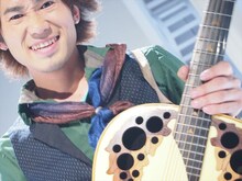 ナオト・インティライミ「恋する季節」収録現場のオフショット。