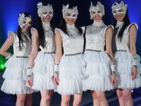 ももいろクローバーZ「BIRTH O BIRTH」（※曲名の「O」は/付きが正式表記）収録現場のオフショット。