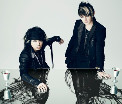 新たに公開されたVAMPSのアーティスト写真。