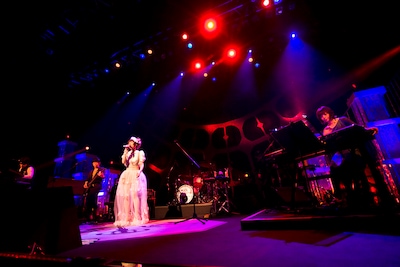 3月30日に東京・TOKYO DOME CITY HALLで行われた「GARNET CROW livescope 2013 ～Terminus～」の様子。