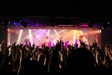 4月4日に東京・新宿LOFTで行われた「A Message To You Rudy」での東京スカパラダイスオーケストラ。