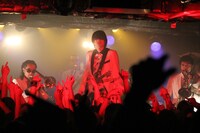 4月4日に東京・新宿LOFTで行われた「A Message To You Rudy」での東京スカパラダイスオーケストラ。