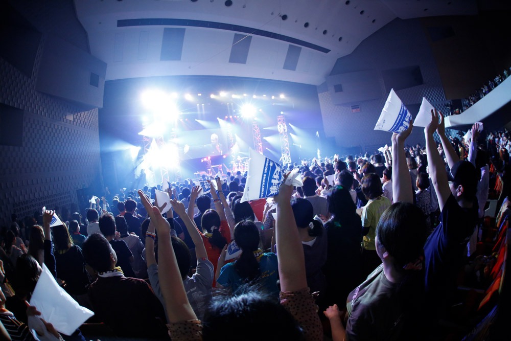 4月6日に東京・渋谷公会堂で行われた「→Pia-no-jaC← 5th Anniversary  JACKPOT TOUR 2013」の様子（Photo : Takumi Nakajima）。