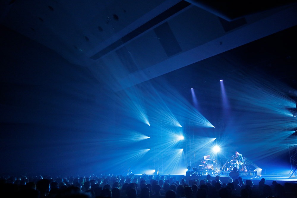 4月6日に東京・渋谷公会堂で行われた「→Pia-no-jaC← 5th Anniversary  JACKPOT TOUR 2013」の様子（Photo : Takumi Nakajima）。