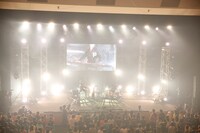 4月6日に東京・渋谷公会堂で行われた「→Pia-no-jaC← 5th Anniversary  JACKPOT TOUR 2013」の様子（Photo : Takumi Nakajima）。