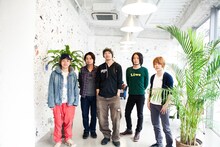 今回の対談に参加したBUZZ THE BEARSとグッドモーニングアメリカのメンバー。