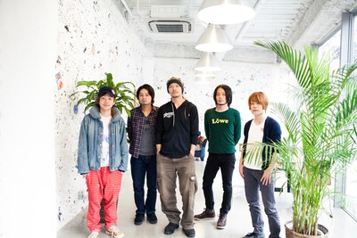 今回の対談に参加したBUZZ THE BEARSとグッドモーニングアメリカのメンバー。