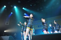 「チョッパー☆チョッパー」でチョップを披露する佐保明梨。