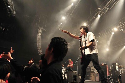 「J 2013 SPRING TOUR -Like a NEW Lightning-」SHIBUYA-AX公演の様子。