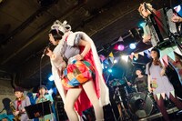 アンコールラストの「最後の晩餐」の模様。（撮影：朝岡英輔）