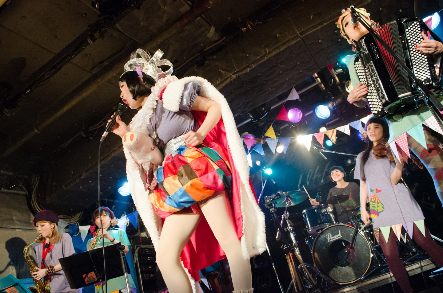 アンコールラストの「最後の晩餐」の模様。（撮影：朝岡英輔）
